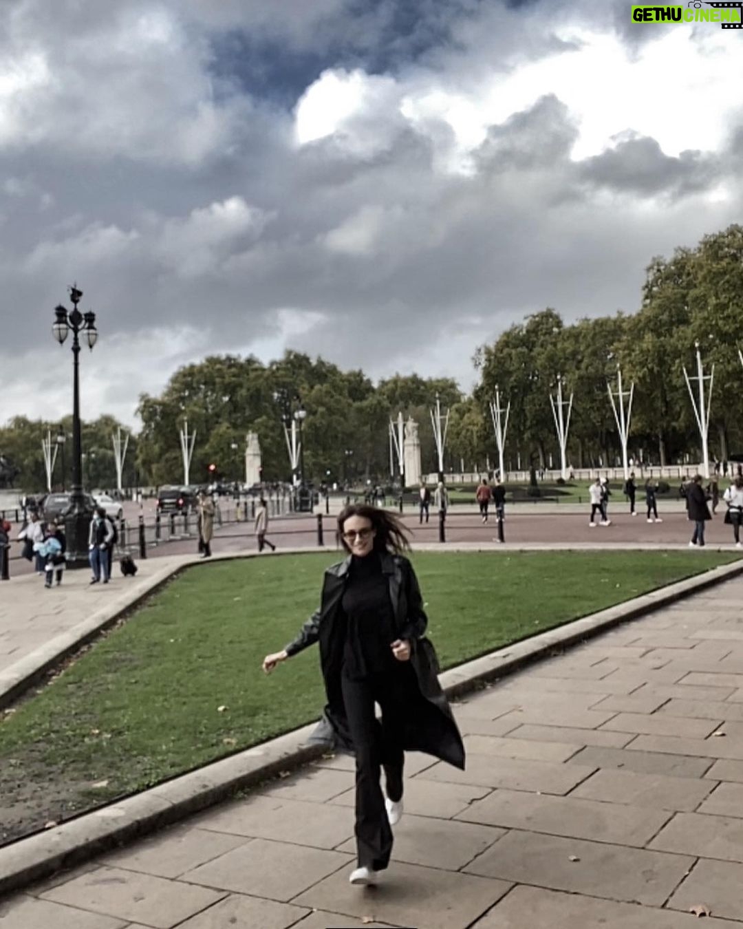 Sema Şimşek - 1.6K Likes - Bir seri yürüyüş ✌🏼☺️ #semasimsek #london