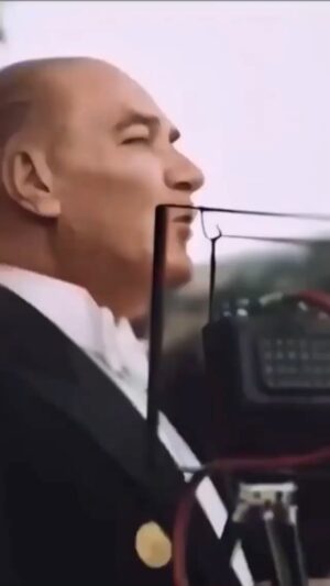 Sema Şimşek Instagram - Bahtiyarım ki, bu sözlerimin hiçbirinde, milletimin hakkımdaki itimadını sarsacak bir isabetsizliğe uğramadım.  #mustafakemalatatürk  #30ağustoszaferbayramı 🤍