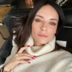 Sema Şimşek Instagram - Evden çıkma havası hiç değil, çınar ağacı gibi devrilebilirim. En iyisi ev. #huzur #ev #semasimsek