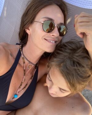 Sema Şimşek Instagram - ✨🧡✨ #tbt #ruzgarhakki #semasimsek #anaoğul #emanetim #yaz #alaçatı #nofilter