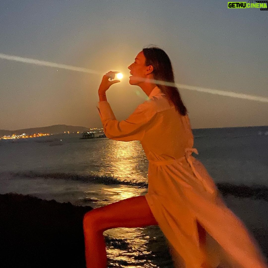 Sema Şimşek - 1.6K Likes - Tabi ki 📷by @ruzgar_hakki ve muzurlukları😄 #nofilter #nofilterneeded #semasimsek #ruzgarhakki #moon