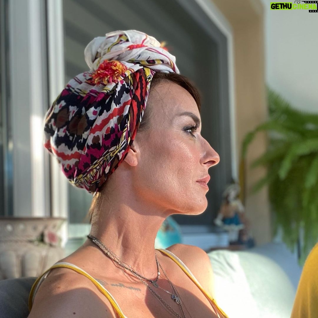 Sema Şimşek - 1.6K Likes - Annemin doğum günü şerefine RENK! 70 yaşına hoşgeldin annem. 💛✨🧿 #serpilşimşek #semasimsek #nofilter