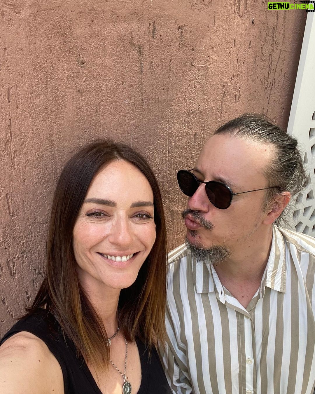 Sema Şimşek - 1.6K Likes - Çekim bahane, kardeş şahane…✨💛 #kardeş #bayazıtsimsek #semasimsek #babamınemaneti #nofilter #nofilterneeded