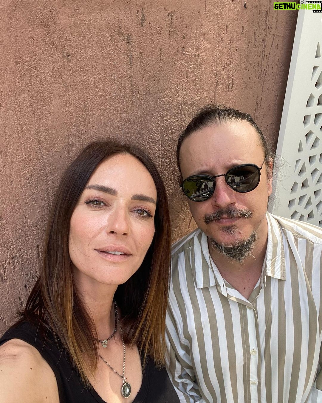 Sema Şimşek - 1.6K Likes - Çekim bahane, kardeş şahane…✨💛 #kardeş #bayazıtsimsek #semasimsek #babamınemaneti #nofilter #nofilterneeded