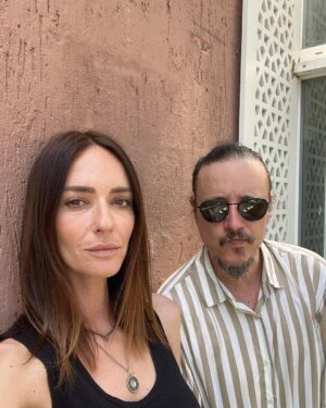 Sema Şimşek Instagram - Çekim bahane, kardeş şahane…✨💛 #kardeş #bayazıtsimsek #semasimsek #babamınemaneti #nofilter #nofilterneeded