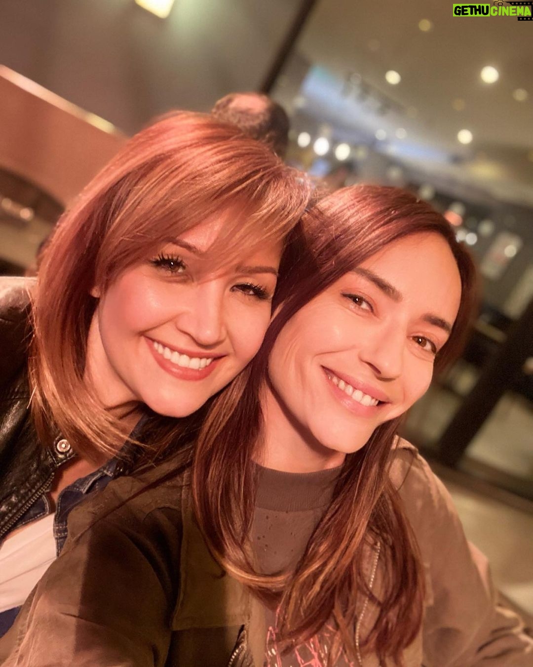 Sema Şimşek - 1.3K Likes - Aşırı sevgi içerir.😌 @zaferesendemircan ımmm… araya ne kadar zaman girerse girsin, kaldığımız yerden devam edebildiğimiz dostum. İyi ki varsın! 🙏🏼 #semasimsek #zaferesendemircan