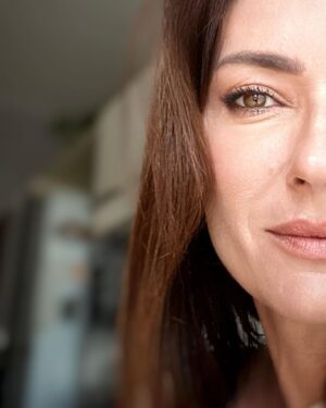 Sema Şimşek Instagram - Gelsin hayat bildiği gibi. #olduğugibi #yarım #nofilter #semasimsek #hiç #hiçlik 🌱