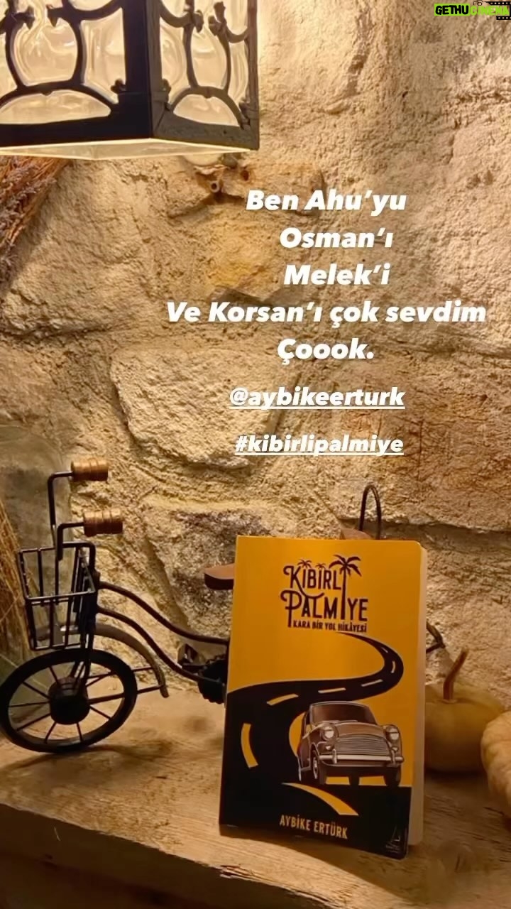 Sema Şimşek Instagram - Kitap okuyabilmeye geri dönmek istiyorum. Hala odaklanamıyorum