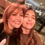 Sema Şimşek Instagram - Aşırı sevgi içerir.😌 @zaferesendemircan ımmm… araya ne kadar zaman girerse girsin, kaldığımız yerden devam edebildiğimiz dostum. İyi ki varsın! 🙏🏼 #semasimsek #zaferesendemircan