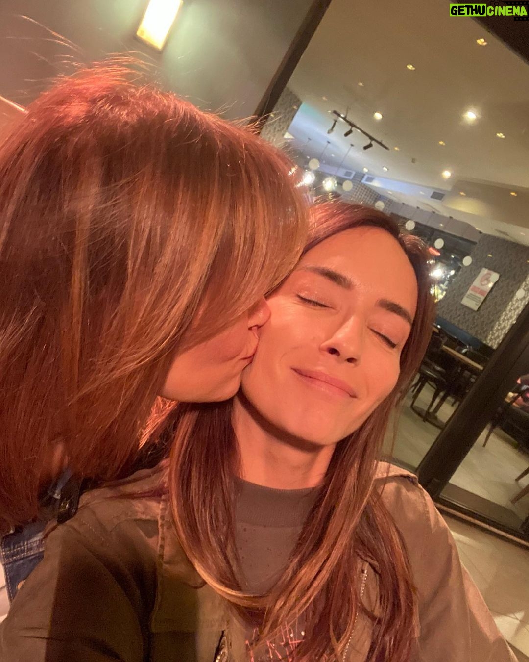 Sema Şimşek - 1.3K Likes - Aşırı sevgi içerir.😌 @zaferesendemircan ımmm… araya ne kadar zaman girerse girsin, kaldığımız yerden devam edebildiğimiz dostum. İyi ki varsın! 🙏🏼 #semasimsek #zaferesendemircan