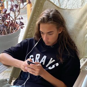 Sema Şimşek Instagram - Kalbimin En Ferah Yeri! İyi Ki Ama İyi Ki Doğdun! Benim Doğurduğum, Senin Doğduğun Bu Güne Şükürler Olsun✨💛 #ruzgarhakki #semasimsek #anaoğul #kalbiminenferahyeri #oğlum