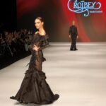 Sema Şimşek Instagram - 🖤🖤🖤 @muratcinpir69 @erkanyilmazseajans @dumanajans #semasimsek #2022 #izmir #defile #anı