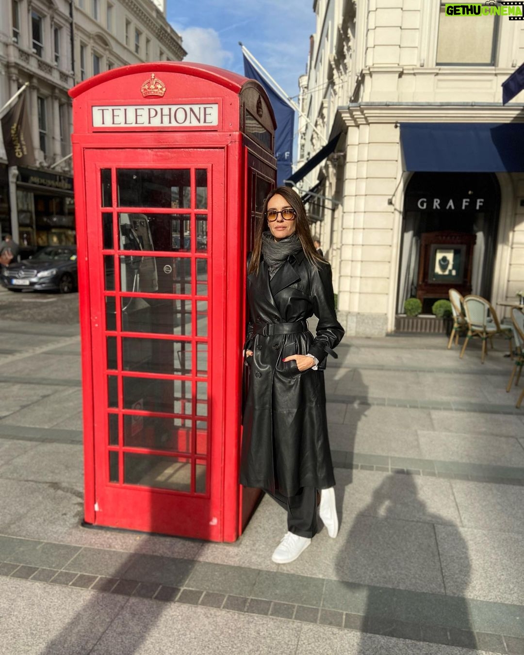 Sema Şimşek Instagram - Bir küçük anı #tbt #semasimsek #nofilter #london