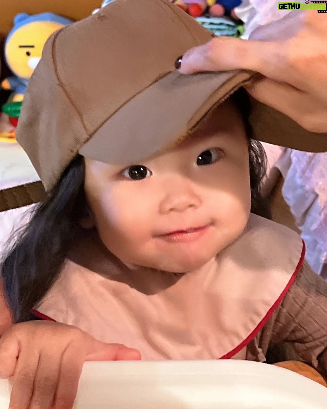 Seo Yeong Instagram - 이제 3시간 남짓... 2023년! 엄마로 열심히 살아냈다! 진짜 칭찬받아 마땅한 나님ㅋ 우리 모두 스스로에게 칭찬해주고 2024년도 모두 건강하고 행복하게 살아냅시다! 새해엔 나도 다시 본업복귀해서 나를 다시 찾아올 예정ㅋ 우와! 이제 빼박 40대인거지? 우와~~~신난다 야호...오...🤐 #happynewyear #andwego #2024