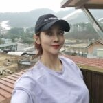 Seo Yeong Instagram - 와...진짜 겨울 싫어하지만 오늘은 그냥 산장 접을까 심각하게 고민함... 겨울, 한파, 눈, 바람으로 인한 동파, 과열, 화재 등등 부모님만 아니었으면 이미 진작에 접었을 애증의 산장... 후... 진짜 그만 추워라. 꺼져주라 제발 여기가 북극이냐🥶🥶🥶 #역대급하루 #스스로대견한하루 #할줄아는것이많아지지만 #원하지않는다 #아무것도모르고싶다 #집에보내주세요 #언제봄오나요 #hardworkingday Jisan Forest Ski Resort, 지산포레스트리조