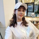 Seo Yeong Instagram – 몸이 좀 안좋았던 요며칠~ 
그럼에도 불구하고 고마운 주말이 다가와서 남편에게 기대어 쉬는중.
어여 회복해야하는데…
#으라차차
#힘을내요아줌마
#겨울중간어디쯤
#goodnight