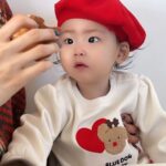 Seo Yeong Instagram – 급격히 떨어진 기온, 제일 싫어하는 눈쓰레기때문에 엄청 일하고 잠깐 까페에서 충전, 아…5분 행복했다…🔥
그래도 신소이는 계속 기분좋은것 같아서 다행임😬😬😬
P.s 보람이모의 꼬까옷 선물❤️
#파출부의계절
#겨울산장
#신소이는그저신남
#육아현실
#추위야가라
#근데2주뒤면내년인건가
#ohmygodgodgod Jisan Forest Ski Resort, 지산포레스트리조