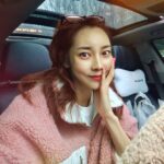 Seo Yeong Instagram - 양쪽집을 왔다갔다 하려니 여길가나 저길가나 청소만 하다가 지쳐버리는 내가 너무 싫어하는 겨울🫠 살이 아주 쭉쭉쭉ㅠ 그래도 신소이는 이쪽집에서 놀고먹고자고 저쪽집가서도 놀고먹고자고 컨디션 최상의 요즘이라 그나마 위안😉 여보 우리만 힘내면 돼...😬😬😬 #부디굳나잇🌙 판교 현대백화점
