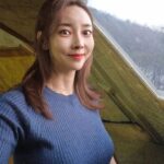 Seo Yeong Instagram - 물론 얼마전까지 미친것같은 한파가 오긴 했었지만 전체적으로 올해 겨울은 작년보다 안추운듯~ 낮엔 계속 영상권인데 따뜻한 겨울이라...음 아니야 그래도 겨울은 겨울이라 싫어하는 맘은 변치않아🥶 이번주는 언제 집에가지? 집에가서 탕후루 일곱개랑 옥수수 두개랑 떡볶이 열개먹어야지 눈누난나😉 #남편이삼겹살안사와서기분안좋음 #내일은사오겠지 #보고있나 #goodnight Jisan Forest Ski Resort, 지산포레스트리조