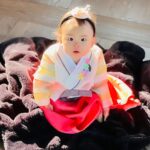 Seo Yeong Instagram – D-1 소이 돌 전야제ㅎ
남편과 동네 공원에서 찰칵📸
너무 추워서 코끝이 빨간데도 천하무적 소이는 컨디션 최상으로 돌 하루전까지 왔다ㅎ
소이를 품은채로 결혼식을 너무 성대하게 치르며 감사하게도 너무 많은 사람들의 축하를 받아서 돌잔치는 셀프로 해주기로 했는데 나날이 발전하는 남편의 사진실력덕에 짧고 굵게 샤샤샥!
이게 더 의미있고 오래 기억에 남을것 같아💗 
내일도 화이팅해서 돌상 잘 차려주자 남편아ㅎ
#한복입은만두
#1년이라니
#감개무량한밤
#myonlyone