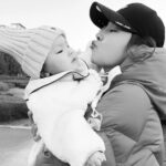 Seo Yeong Instagram - 내가 너무 싫어하는 추운 겨울😬 그래도 소이,말리 바람쐬게 하려구 산책! 예전엔 내 사진 찍어주며 예쁘다예쁘다해주던 남편은 이제 온리 소이바라기❤️ 소이사진 찍을때마다 아주 작품사진 찍는줄ㅋㅋ #딸바보 #봄은언제오나요 #봄봄봄보로보로봄봄봄 #내사랑발리기다려 #겨울보내고갈게 #한달뒤면한살더먹네 #따뜻한꿈꾸기 #무의식의흐름