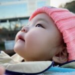 Seo Yeong Instagram - 내가 너무 싫어하는 추운 겨울😬 그래도 소이,말리 바람쐬게 하려구 산책! 예전엔 내 사진 찍어주며 예쁘다예쁘다해주던 남편은 이제 온리 소이바라기❤️ 소이사진 찍을때마다 아주 작품사진 찍는줄ㅋㅋ #딸바보 #봄은언제오나요 #봄봄봄보로보로봄봄봄 #내사랑발리기다려 #겨울보내고갈게 #한달뒤면한살더먹네 #따뜻한꿈꾸기 #무의식의흐름
