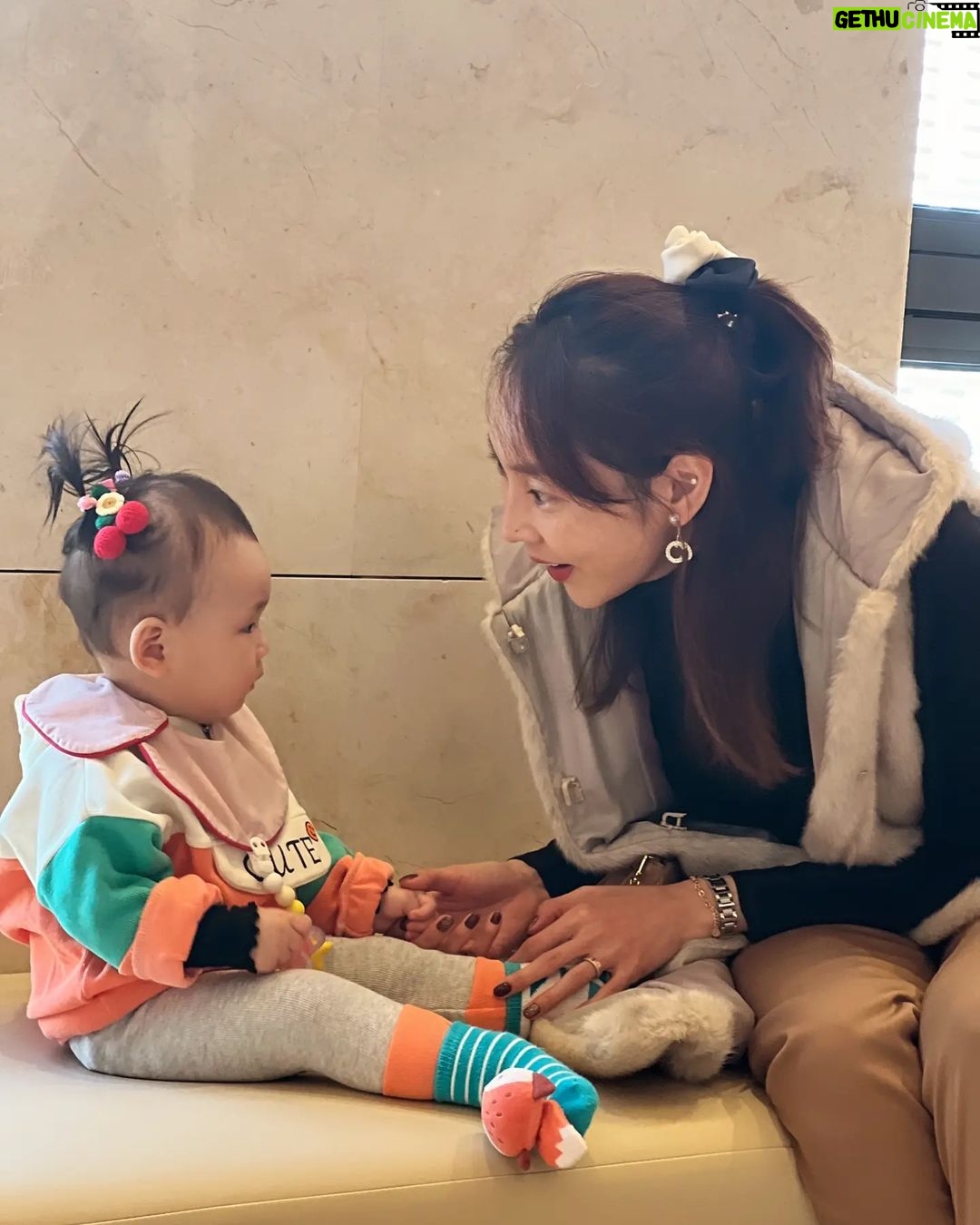 Seo Yeong Instagram - 집에서 보면 엄청 큰것같은데 밖에 나오면 아직 너무 쪼꼬만 만두소이❤️5일뒤면 첫 탄생일~ 돌치레없이 지금처럼만 건강하게 지나가자👶 #겨울아기 #돌아기 #그대이름은만두 #오늘푹자주길 #goodnight