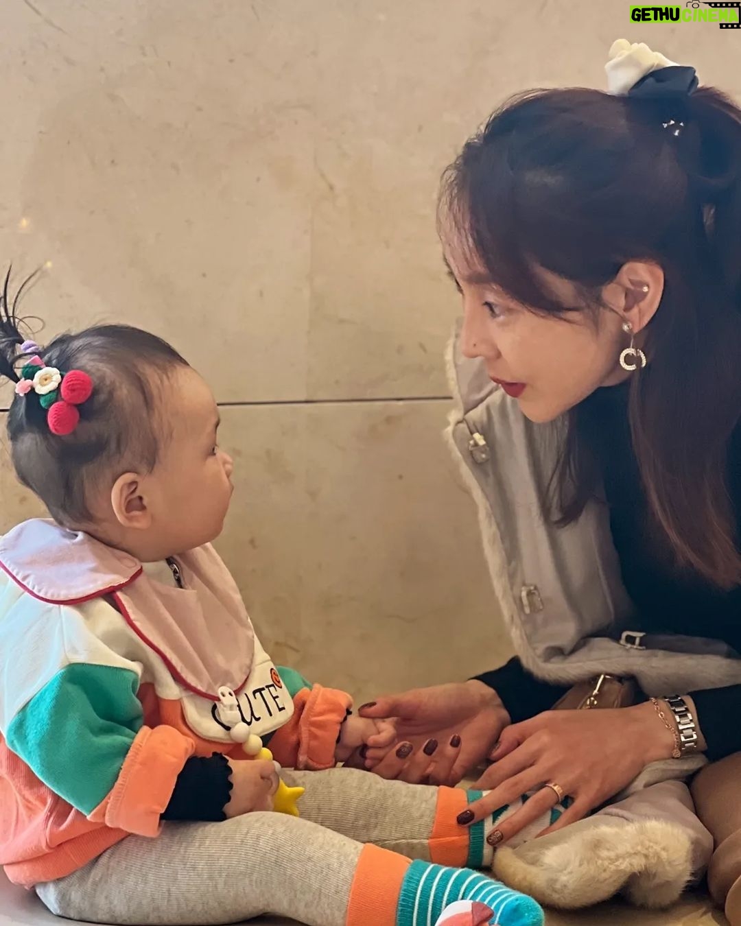 Seo Yeong Instagram - 집에서 보면 엄청 큰것같은데 밖에 나오면 아직 너무 쪼꼬만 만두소이❤️5일뒤면 첫 탄생일~ 돌치레없이 지금처럼만 건강하게 지나가자👶 #겨울아기 #돌아기 #그대이름은만두 #오늘푹자주길 #goodnight