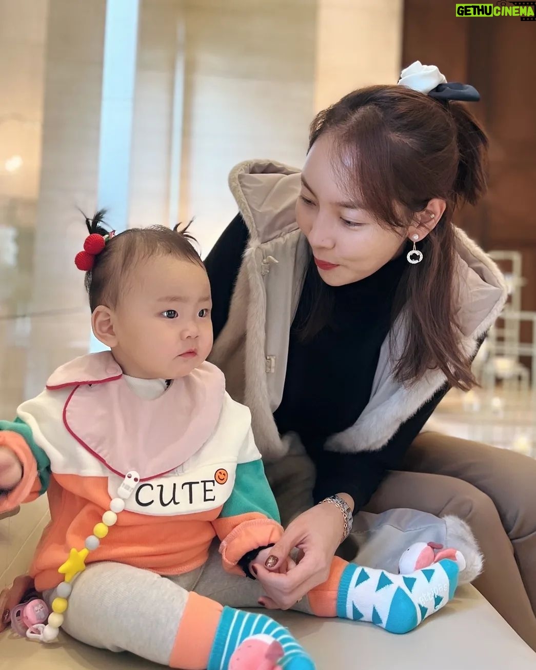 Seo Yeong Instagram - 집에서 보면 엄청 큰것같은데 밖에 나오면 아직 너무 쪼꼬만 만두소이❤️5일뒤면 첫 탄생일~ 돌치레없이 지금처럼만 건강하게 지나가자👶 #겨울아기 #돌아기 #그대이름은만두 #오늘푹자주길 #goodnight