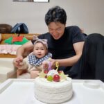 Seo Yeong Instagram - 11.09 사랑하는 남편의 생일❤️ 소이와 맞는 첫번째 남편생일❤️ 여유로운 생일날은 역시나 없지만 우당탕탕 외식도, 케익도 불었다ㅋ 남편! 분명 생일 축하한거야?ㅋ 난 했어 분명히ㅋ #무조건주인공은우리딸 #남편삼십대네 #좋겠네 #암튼생일은끝났어 #육퇴는진행중 #happybirthdaytoyou