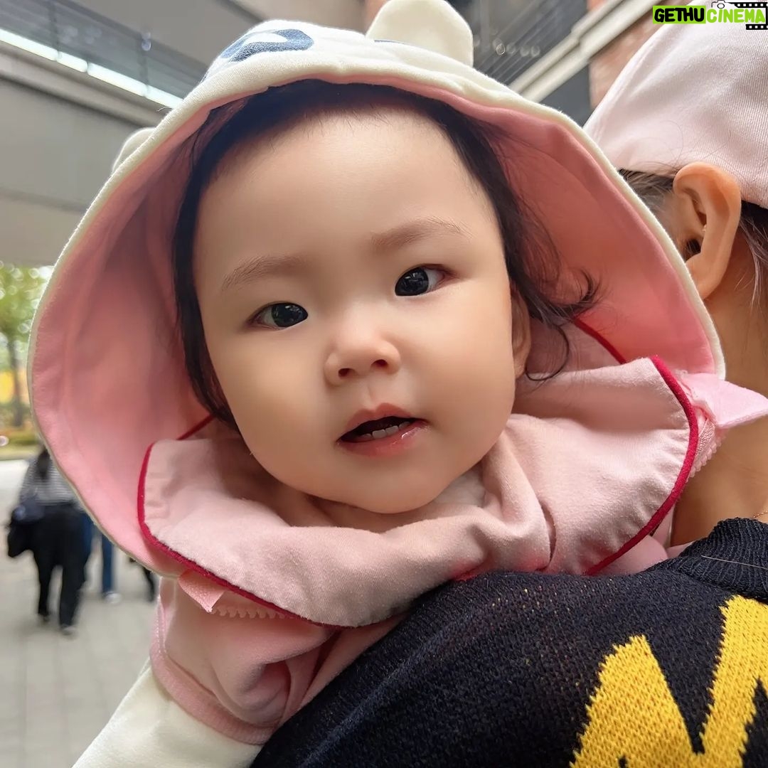 Seo Yeong Instagram - 오늘 신소이는 얼굴이 찐계란같았음👶😅 이제 3주뒤면 돌아기가 됨. #인생1년차❣️ #다컸네다컸어 #나님고생많았네 #좋은꿈꾸자요 #코코 #haveanicedream 판교 아브뉴프랑 - Avenue France