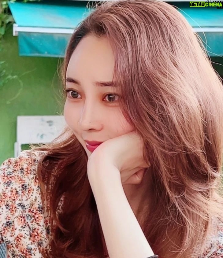 Seo Yeong Instagram - 결혼하고 아이를 낳고 제일 큰 변화. '안정감' 늘 예민하고 불안덩어리지만 이런 나도 그걸 느끼네🤎 덕분에 내일이, 내년이, 십년후가 더 기대되는밤🤎 #겨울만없어지면돼 #낭만제로겨울 #난꽃이좋아 #봄 #봄봄봄보로보로봄봄봄 #goodnight Jisan Forest Ski Resort, 지산포레스트리조