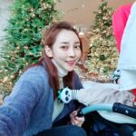 Seo Yeong Instagram - 소이빨래 건조기만 돌리면 육퇴인데 배가 너무 고픈데 몸은 일으키질 못할만큼 너덜너덜한데 그래도 일으켜서 라면을 끓여먹고 잔다? 아님 버티다 잔다? #몸이두개였으면좋겠다 #세개면더좋고 #2023winter
