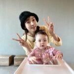 Seo Yeong Instagram - 우리딸과😍 매번 양말 한쪽 찾기 놀이 참 재밌다...캬캬...캬...🙂‍↕️🙂‍↕️🙂‍↕️ #소중한하루하루 #폭풍성장신소이 #lovelydaughter #familyfirst