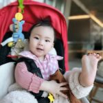 Seo Yeong Instagram - 우리딸과😍 매번 양말 한쪽 찾기 놀이 참 재밌다...캬캬...캬...🙂‍↕️🙂‍↕️🙂‍↕️ #소중한하루하루 #폭풍성장신소이 #lovelydaughter #familyfirst