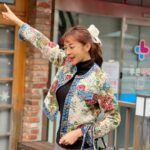 Seo Yeong Instagram - 육체적으로든 정신적으로든 지칠땐 꼭 어렸을때 살던 동네 찾아가는 버릇이 있는 나... 이틀간 출장마치고 돌아온 남편과 소이와 콧바람😉 요즘 피로누적이 쌓일대로 쌓여서 눈팅이도 밤팅이가 되서 게슴츠레한 나를 이끌고 정겨운 옛 동네, 그리운 옛날 횟집^^ 내가 꼬꼬마시절을 보냈던 동네의 그 길을 남편과 내 아이와 함께 걸으니 기분이 이상하면서도 참 좋았다! 이 기분으로 다시 화이팅하려는데 낼 또 눈,비 온다며? 오늘 입춘인데? 하... #가족의힘❤️ #haveaniceweek