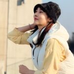 Seo Yeong Instagram - 이유가 어찌되었든 명절에 쉬어본게 처음인 나ㅎ 남편과 소이와 근처 핫한 까페에서 바람도 쐬고 힐링🩵 P.s 엄빠 사진찍는동안 소이는 다른 사람들에게 안녕👋하며 재롱떠는중ㅎ 소이사진도 올려야지ㅎ #쉬니까좋다 #컨디션회복주간 #남편고마워 #goodpic