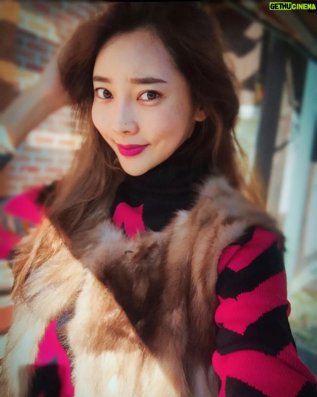 Seo Yeong Instagram - 와...오늘은 많이 덥다🔥 성질 죽이고 살려니 많이 많이 덥다🔥🔥 쯧쯧... 봄오면 소이랑 맨날 맨날 나가야지 룰루❣️❣️❣️ #질풍노도의하루 #좀기다려봐보여줄게 #keepcalm #goodnight