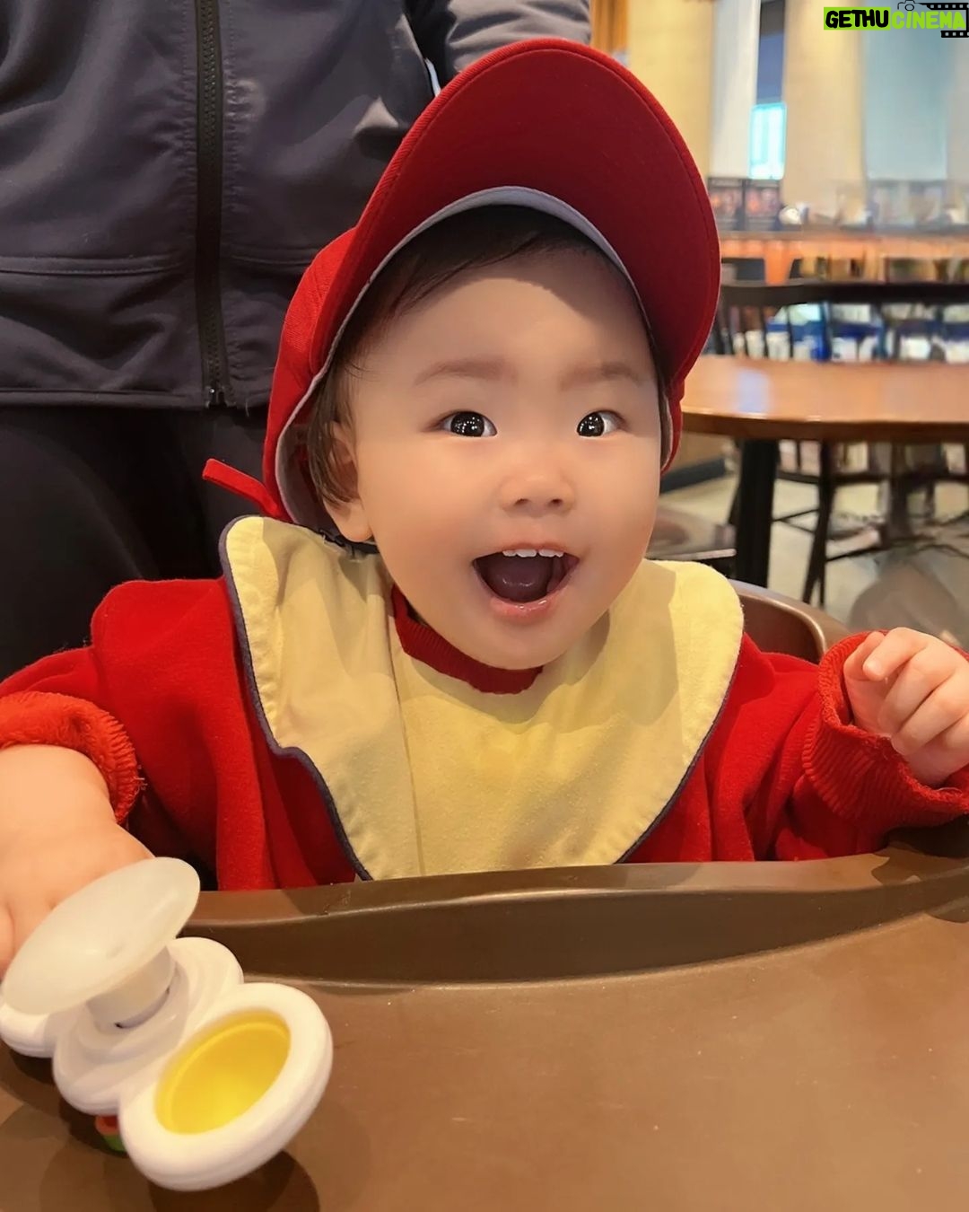 Seo Yeong Instagram - 며칠 몸이 좀 아팠다가 회복하는중🤒 그럼에도 불구하고 태어나서 단 한번도 아픈적이 없는 천하장사 신소이는 참 다행임😘 나의 건강을 다 빼앗아간 신소이인가^^;; #남편이수고많음 #내일도수고해주세요 #전우애 #haveaniceweekend 판교 아브뉴프랑 - Avenue France