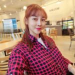 Seo Yeong Instagram - 소이는 밥태기를 한번도 안 겪어본 식성이 매우 좋은 아기😌 나보다 먹는양이 많은데 이게 다 어디로 가는걸까 했던 요즘, 부쩍 살이 오르시고 키도 더 크시고... 엄빠는 아이고 허리야를 달고 사는중... 언제쯤 걸을테야? #13개월아기 #건강한딸래미❤️ #건강했던엄빠ㅋ #과거형 #내일부터내병원투어 #goodnight