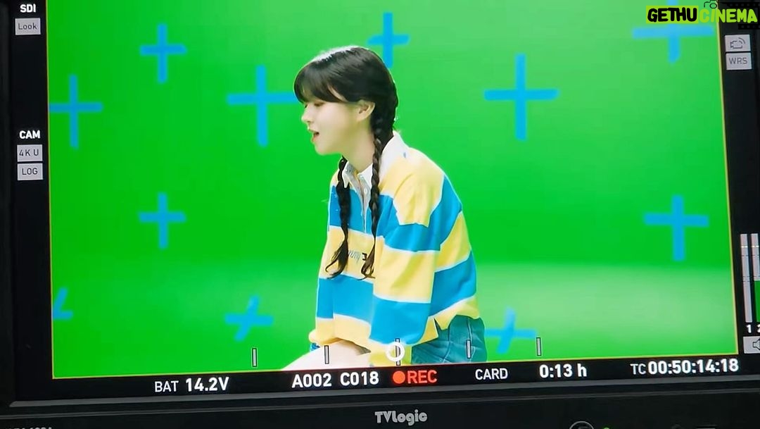 Seogi Instagram - 분명 뒤에 아무것도 없었는데?!🤔👀 . . . https://youtu.be/gkJyLSATe0o 2022.7.28 12:00 낮잠😌