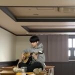 Seogi Instagram - . 나 그대에게 모두 드리리 . . . #서기에오 #싱어송라이터 #가사가너무좋아서😢 #오늘의플리 #이장희 선생님의 #나그대에게모두드리리