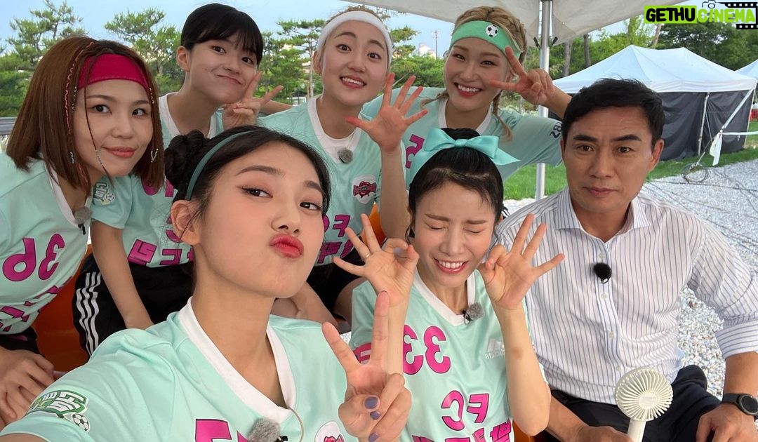 Seogi - 5.7K Likes - 많은 사랑 덕분에 잊지 못할 2022년이었습니다 모두 새해 복 많이 받으세요✨🫶🏻