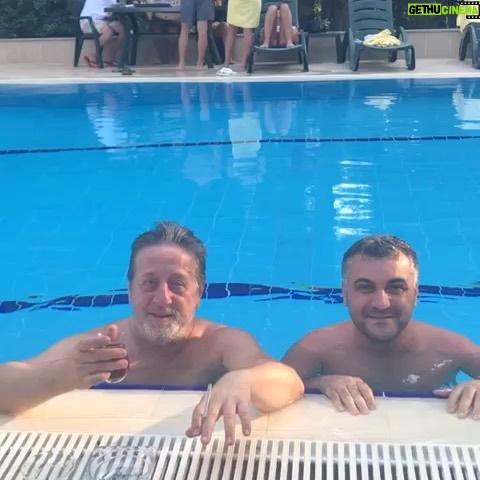 Serdar Çakmak Instagram - Tiyatro ve Sinema Oyuncusu çok değerli Abim @levent_aykul u Antalya’ da ziyaret ettik, çok seviliyorsun çocuk ruhlu ADAM! Anneciğinin o ev yapımı ayranın tadı hala damağımızda ellerinden öpüyoruz selam ve sevgilerimle... Tekirova, Antalya, Turkey