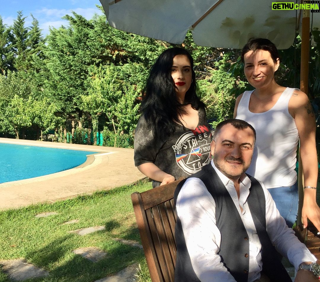 Serdar Çakmak - 834 Likes - Set Ziyareti / Oyuncu ve Yardımcı Oyuncu Hizmetini Mayadroom Ajans Olarak Bizim Yapmış Olduğumuz - Yapımcılığını Süreç Film ( Sn. Ali Gündoğdu ) Üstlendiği Dizimiz Meleklerin Aşkı - Perşembe Akşamı İzleyici İle Buluşuyor. Reji Koord. Okan Tüysüz Kardeşime Misafir perverliğinden Ötürü Sevgilerimi Sunarım... @seblakaya @burcuadanalicakmak #meleklerinaşkı