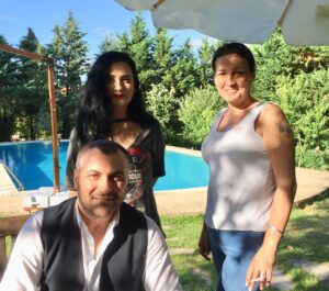 Serdar Çakmak Instagram - Set Ziyareti / Oyuncu ve Yardımcı Oyuncu Hizmetini Mayadroom Ajans Olarak Bizim Yapmış Olduğumuz - Yapımcılığını Süreç Film ( Sn. Ali Gündoğdu ) Üstlendiği Dizimiz Meleklerin Aşkı - Perşembe Akşamı İzleyici İle Buluşuyor. Reji Koord. Okan Tüysüz Kardeşime Misafir perverliğinden Ötürü Sevgilerimi Sunarım... @seblakaya @burcuadanalicakmak #meleklerinaşkı