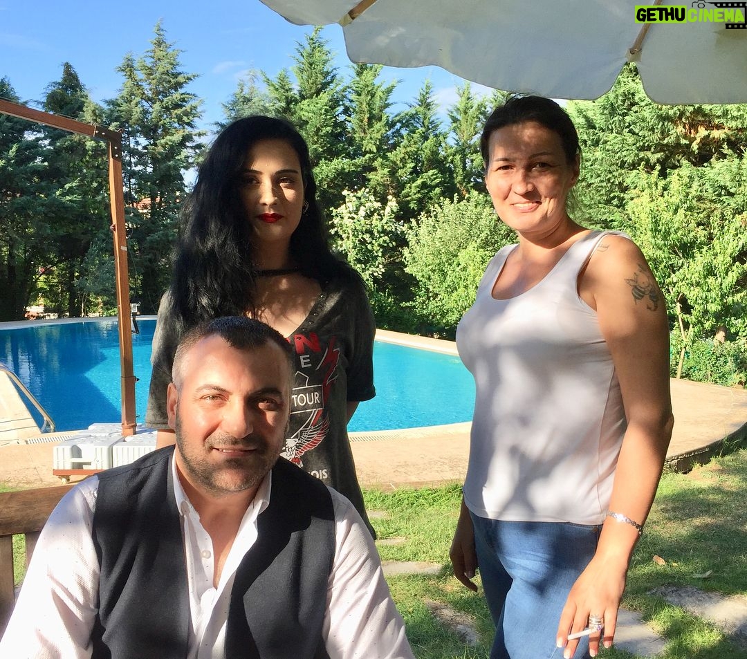 Serdar Çakmak - 834 Likes - Set Ziyareti / Oyuncu ve Yardımcı Oyuncu Hizmetini Mayadroom Ajans Olarak Bizim Yapmış Olduğumuz - Yapımcılığını Süreç Film ( Sn. Ali Gündoğdu ) Üstlendiği Dizimiz Meleklerin Aşkı - Perşembe Akşamı İzleyici İle Buluşuyor. Reji Koord. Okan Tüysüz Kardeşime Misafir perverliğinden Ötürü Sevgilerimi Sunarım... @seblakaya @burcuadanalicakmak #meleklerinaşkı