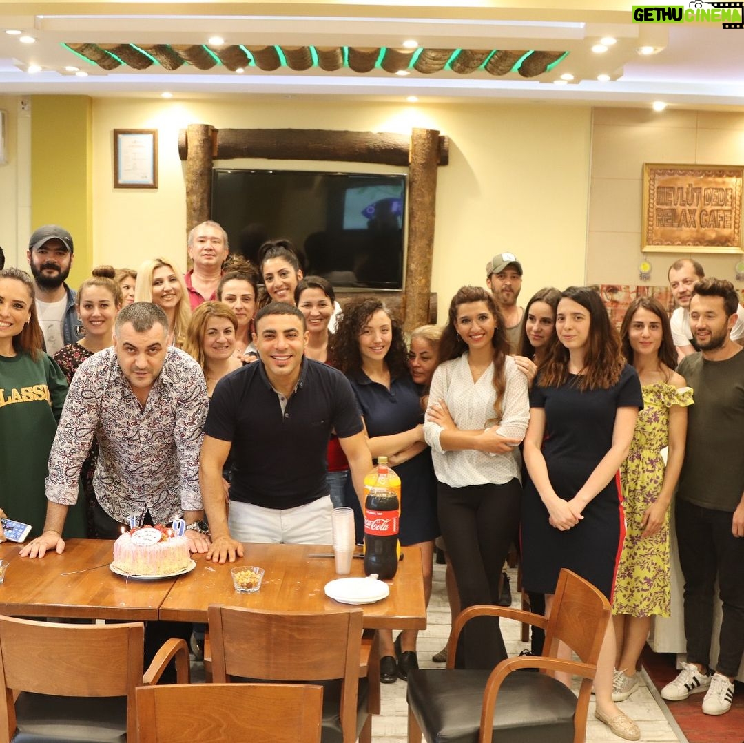 Serdar Çakmak - 1.3K Likes - Rabbim cümlemize hayırlı ve sağlıklı uzun ömürler nasip etsin... Sevenleri olmalı bu Dünya’ da insanın, daha başka ne ister ki hayattan? Siz benden hiç eksik olmayın Canlarım! @mevlutdd @emrekarabulut_ @selinimm_selinn @serapekmezoglu @ebrudalbudak @burcu_keser @murat.keduk @abdullahdede @burcibubu @eriskendeniz @gulkenn @neslidmr @sedatufioglu @mustafadurmz @gizemkorkmazz @mert_yamak @kbraa_klcc