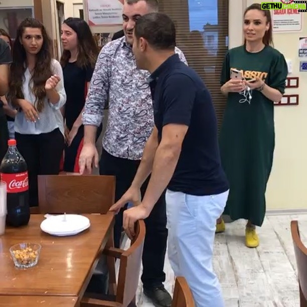 Serdar Çakmak - 1.3K Likes - Rabbim cümlemize hayırlı ve sağlıklı uzun ömürler nasip etsin... Sevenleri olmalı bu Dünya’ da insanın, daha başka ne ister ki hayattan? Siz benden hiç eksik olmayın Canlarım! @mevlutdd @emrekarabulut_ @selinimm_selinn @serapekmezoglu @ebrudalbudak @burcu_keser @murat.keduk @abdullahdede @burcibubu @eriskendeniz @gulkenn @neslidmr @sedatufioglu @mustafadurmz @gizemkorkmazz @mert_yamak @kbraa_klcc