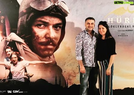 Serdar Çakmak Instagram - Vecihi Hürkuş / Muhteşem olmuş... Başta @kudretsabanci Hocam ve @melekozturk44 olmak üzere tüm ekibin ve oyuncularının ellerine ve emeğine sağlık 👏🏻 CRM Medya